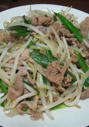大好き☆にら・もやし・豚肉炒め-レシピのメイン写真