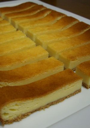 台はビスケットで＊チーズケーキバー-レシピのメイン写真