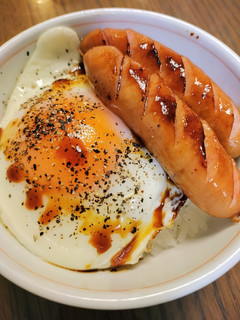 パッと完成♬ウインナー&目玉焼き丼♡-レシピのメイン写真