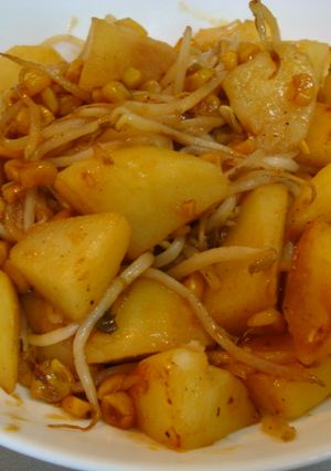 もやしとじゃがいもの味噌バターコーン炒め-レシピのメイン写真