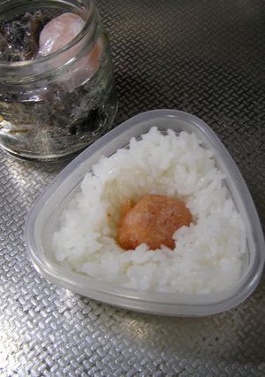 「柔らかい具」のおにぎりを上手ににぎる-レシピのメイン写真
