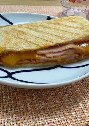 朝に食べたいハムチーズホットサンド-レシピのメイン写真