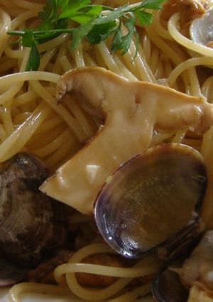 秋の彩り　マツタケとアサリの絶品パスタ-レシピのメイン写真
