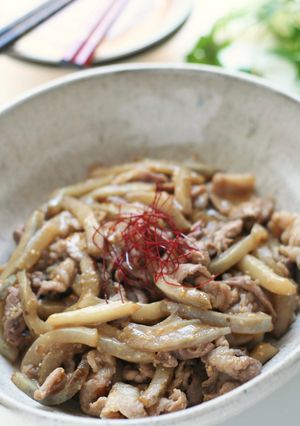 あけびと豚肉の味噌炒め-レシピのメイン写真