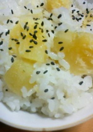 ごま油でほっくり☆さつまいもご飯-レシピのメイン写真