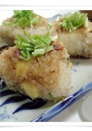 アーモンドチーズじゃこ炒めおにぎり-レシピのメイン写真