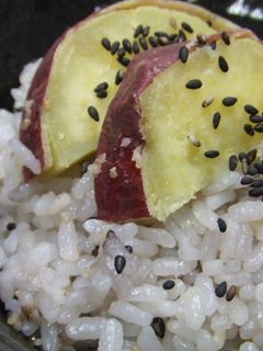 さつま芋と黒ゴマの五穀炊き込みご飯-レシピのメイン写真