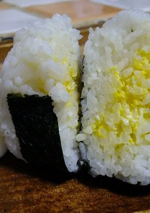 お弁当に　簡単♪　入り卵おにぎり-レシピのメイン写真