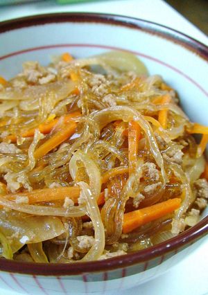 玉ねぎと豚ひき肉の中華丼-レシピのメイン写真