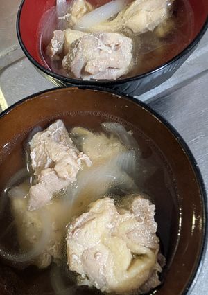 簡単★鶏肉と玉ねぎのコンソメ醤油スープ-レシピのメイン写真