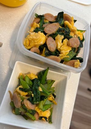 お弁当にも★小松菜とウインナーの卵炒め-レシピのメイン写真