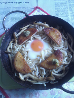 別寅の平天・ぶなしめじの月見焼きうどん-レシピのメイン写真