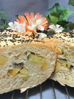 さつま芋たっぷり!秋のご馳走ロールパン!-レシピのメイン写真
