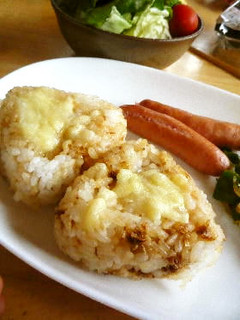 おかかとチーズの簡単焼きおにぎり-レシピのメイン写真