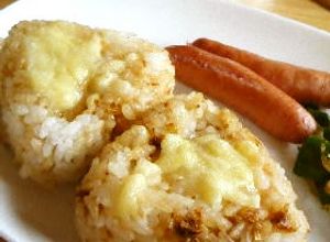 おかかとチーズの簡単焼きおにぎり-レシピのメイン写真