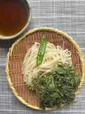稲庭うどんニンジンの葉かき揚げ