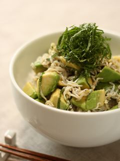 しらすとアボカドのごまポン酢丼-レシピのメイン写真