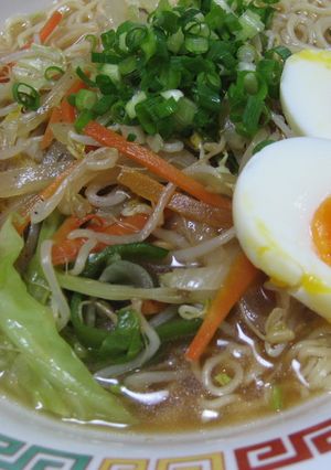 大変身！野菜たっぷりインスタントラーメン-レシピのメイン写真