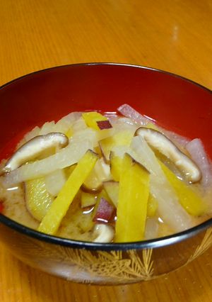 大根とさつまいもの味噌汁-レシピのメイン写真