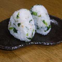 รูปของ 大根葉(抜き菜)の混ぜごはん