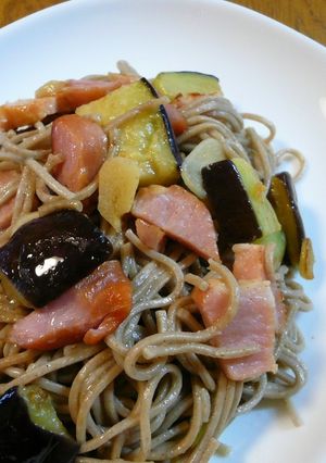 なすとベーコンと蕎麦のぺペロンチーノ-レシピのメイン写真