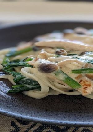 【米粉】塩麹鶏とほうれん草きのこのクリームパスタ-レシピのメイン写真