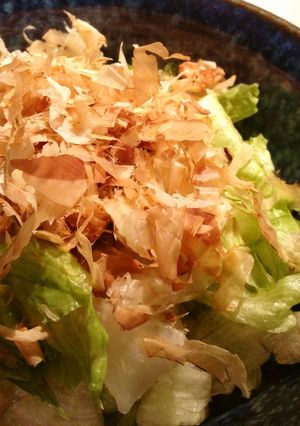 懐かしい味〜おかかオイルレタスサラダ-レシピのメイン写真