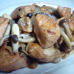 รูปของ 秋鮭ときのこのにんにくバターしょうゆ炒め