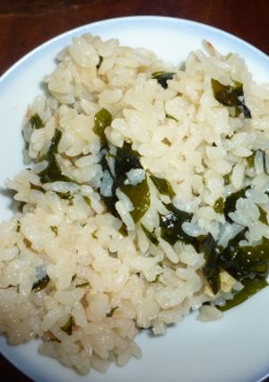 簡単ワカメ桜エビ油揚げ炊き込み御飯-レシピのメイン写真