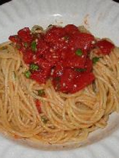 ベランダのフレッシュバジルで作るトマトのパスタ-レシピのメイン写真
