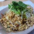 「野菜炒め作り」そぼろ乗っけチャンプルー