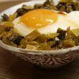 ツナ&高菜炒めの半熟目玉焼きごはん