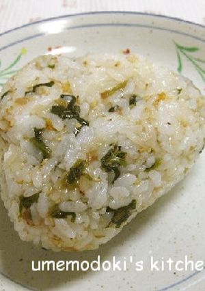 大根葉のふりかけでおにぎり-レシピのメイン写真
