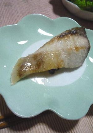 ごま油を塗った　ぶりの塩焼き-レシピのメイン写真