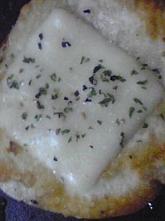 餃子の皮で★チーズ+塩とパセリ焼き★-レシピのメイン写真