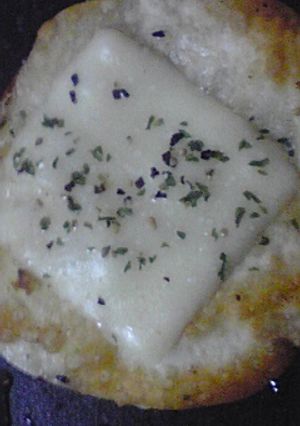 餃子の皮で★チーズ+塩とパセリ焼き★-レシピのメイン写真