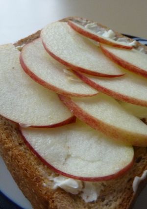 りんごとクリームチーズのくるみトースト-レシピのメイン写真