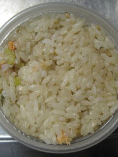 鮭と大根菜の炊き込みご飯(醤油味)-レシピのメイン写真