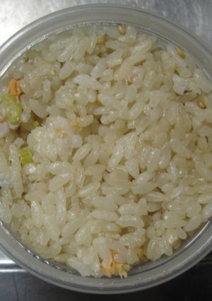 鮭と大根菜の炊き込みご飯(醤油味)-レシピのメイン写真