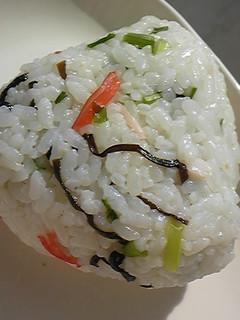 カニカマと塩昆布のおにぎり♪-レシピのメイン写真