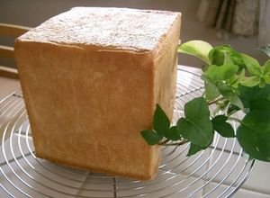 パネトーネマザーで生クリーム角食パン★-レシピのメイン写真