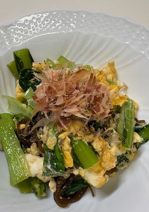 【簡単副菜】小松菜もずくの卵炒め-レシピのメイン写真