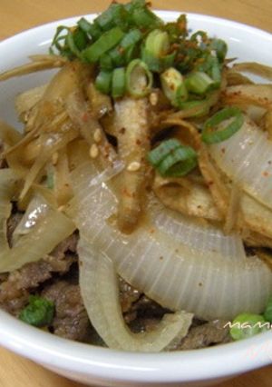 フライパンで作る牛丼♪キンピラごぼう乗せ-レシピのメイン写真