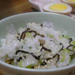 รูปของ 塩昆布とかぶの葉の混ぜご飯