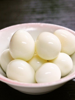 つるんと剥ける!うずらの玉子のゆで方♪-レシピのメイン写真