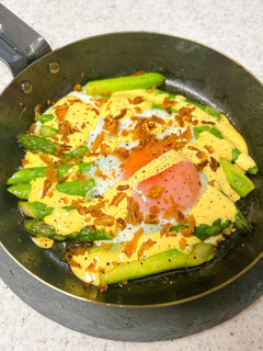 ワンパンで♪アスパラと卵のホットサラダ風-レシピのメイン写真