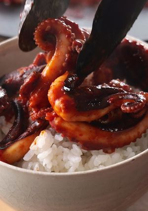 イイダコがたっぷり! 韓国風チュクミ丼-レシピのメイン写真