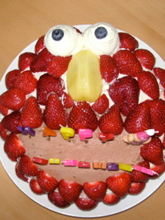 苺たっぷりエルモの誕生日ケーキ-レシピのメイン写真