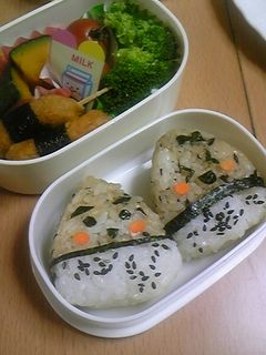 秋だもの栗兄妹おにぎり(^-^)-レシピのメイン写真