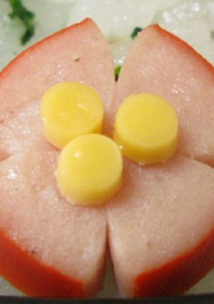 お弁当に輪切りのお花ウィンナー-レシピのメイン写真